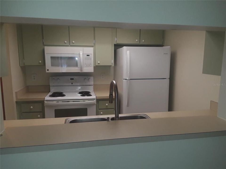 For Sale: $156,900 (1 beds, 1 baths, 775 Square Feet)