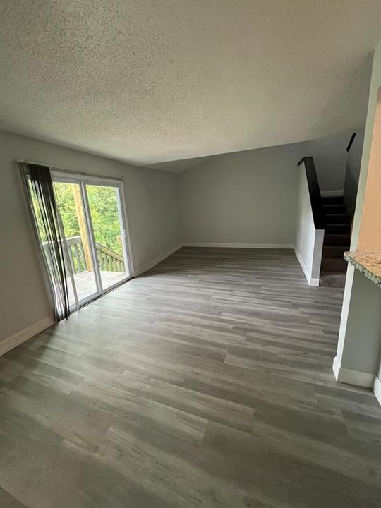 Active With Contract: $130,000 (2 beds, 1 baths, 1085 Square Feet)