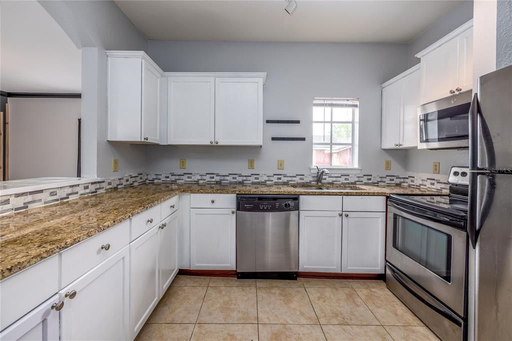 For Sale: $256,900 (2 beds, 2 baths, 1182 Square Feet)