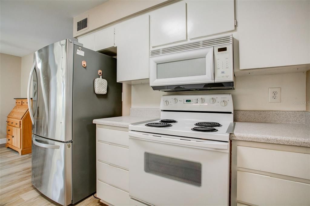 For Sale: $237,900 (2 beds, 1 baths, 1224 Square Feet)