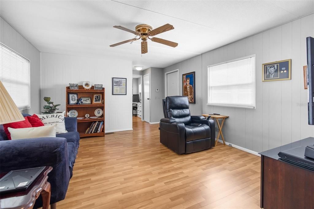 Active With Contract: $105,000 (2 beds, 2 baths, 840 Square Feet)