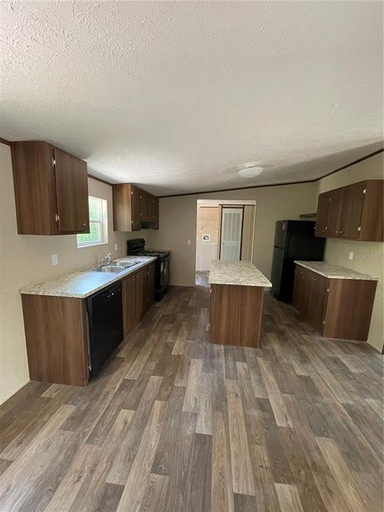 For Sale: $259,900 (3 beds, 2 baths, 1315 Square Feet)