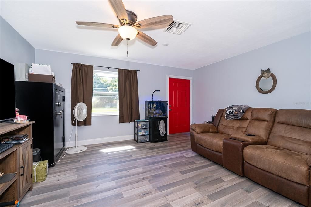 For Sale: $244,990 (2 beds, 1 baths, 912 Square Feet)