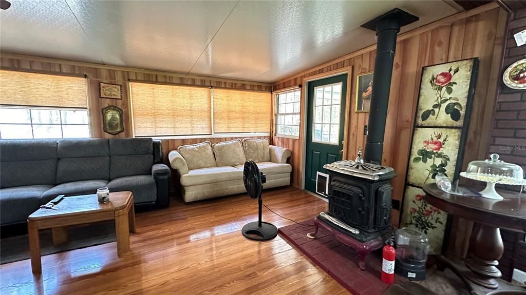 Active With Contract: $164,900 (2 beds, 2 baths, 1152 Square Feet)