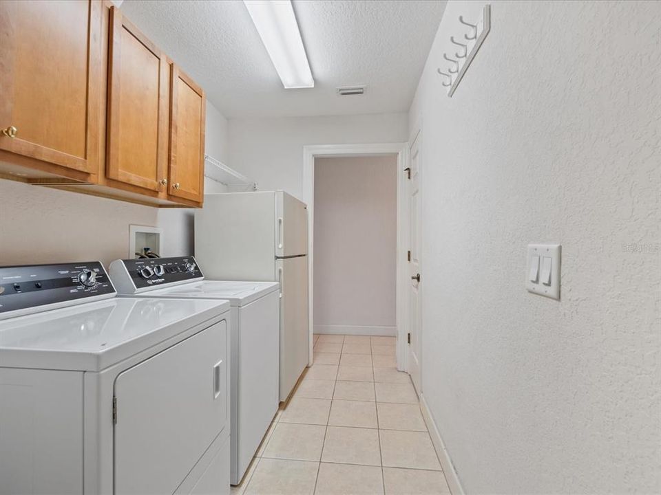 For Sale: $387,900 (4 beds, 2 baths, 2039 Square Feet)