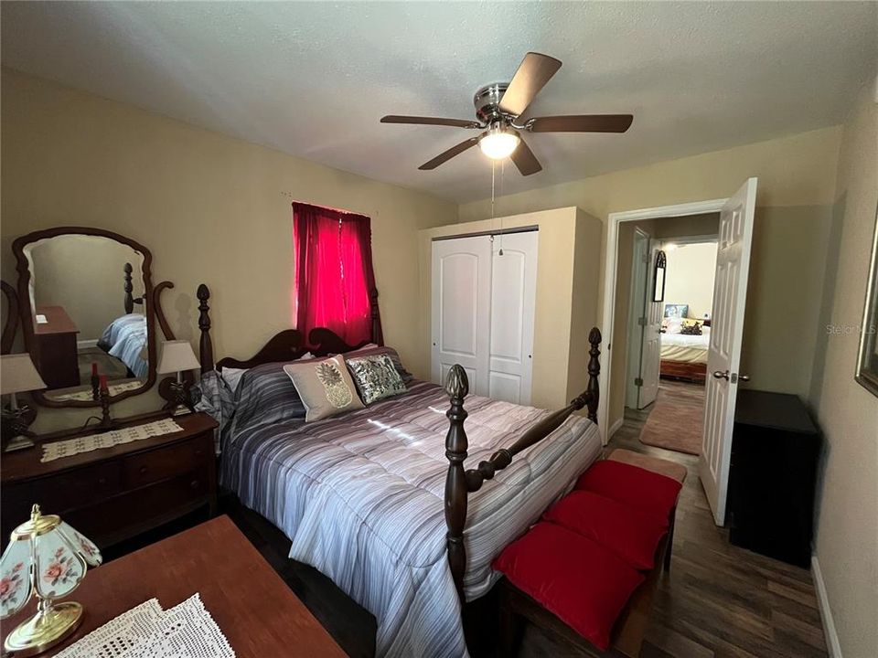 Active With Contract: $159,900 (2 beds, 1 baths, 833 Square Feet)
