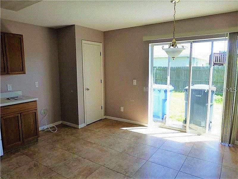 Recently Rented: $1,900 (3 beds, 2 baths, 1296 Square Feet)