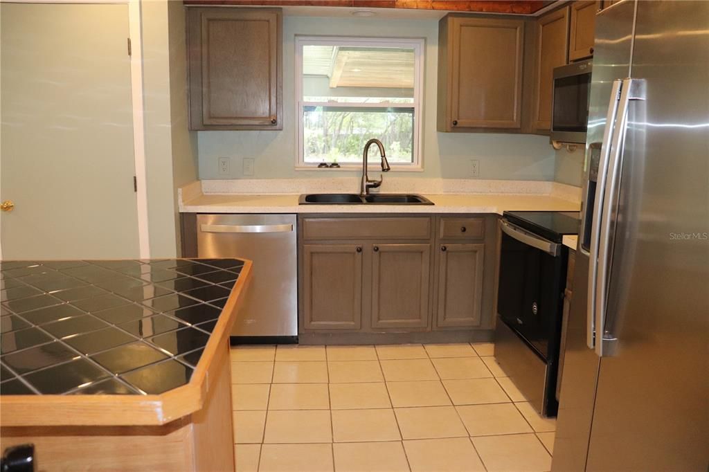 For Sale: $317,000 (2 beds, 2 baths, 1560 Square Feet)
