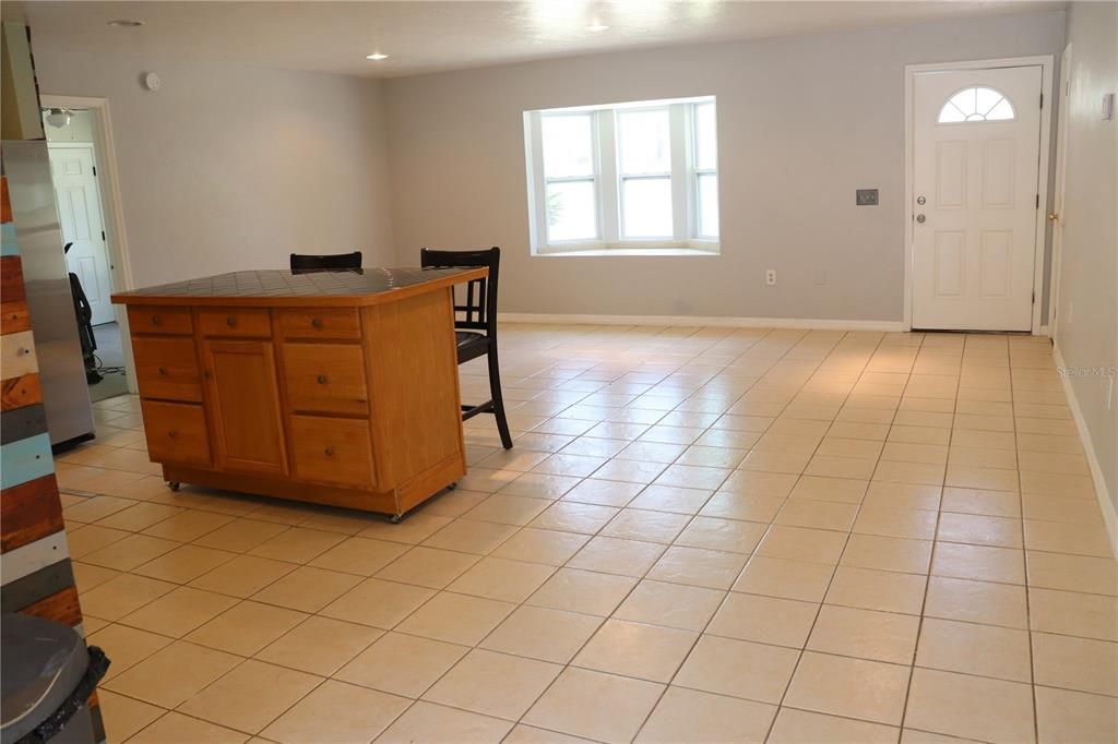 For Sale: $317,000 (2 beds, 2 baths, 1560 Square Feet)