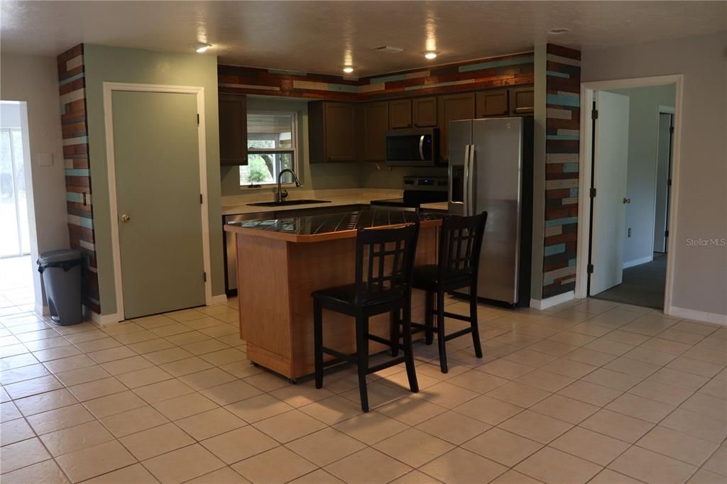 For Sale: $329,000 (2 beds, 2 baths, 1560 Square Feet)