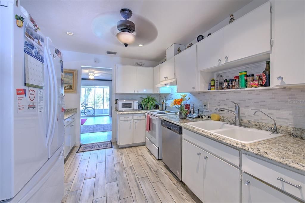 For Sale: $280,000 (2 beds, 2 baths, 1516 Square Feet)