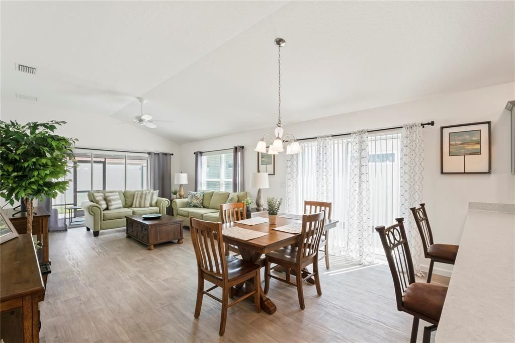 Active With Contract: $339,000 (2 beds, 2 baths, 1290 Square Feet)