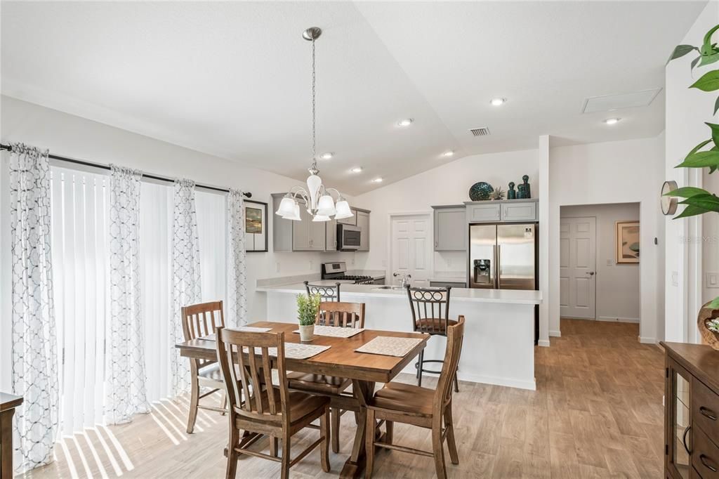 Active With Contract: $339,000 (2 beds, 2 baths, 1290 Square Feet)