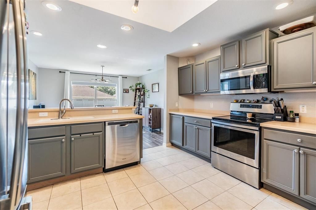 Active With Contract: $385,000 (4 beds, 2 baths, 1920 Square Feet)