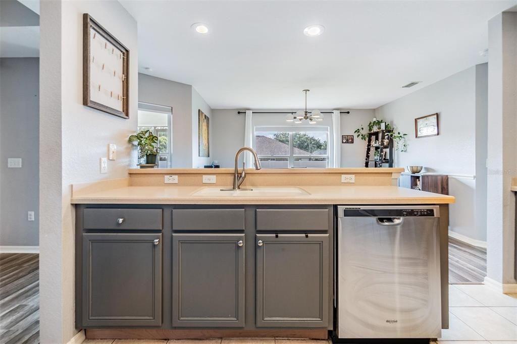 Active With Contract: $385,000 (4 beds, 2 baths, 1920 Square Feet)