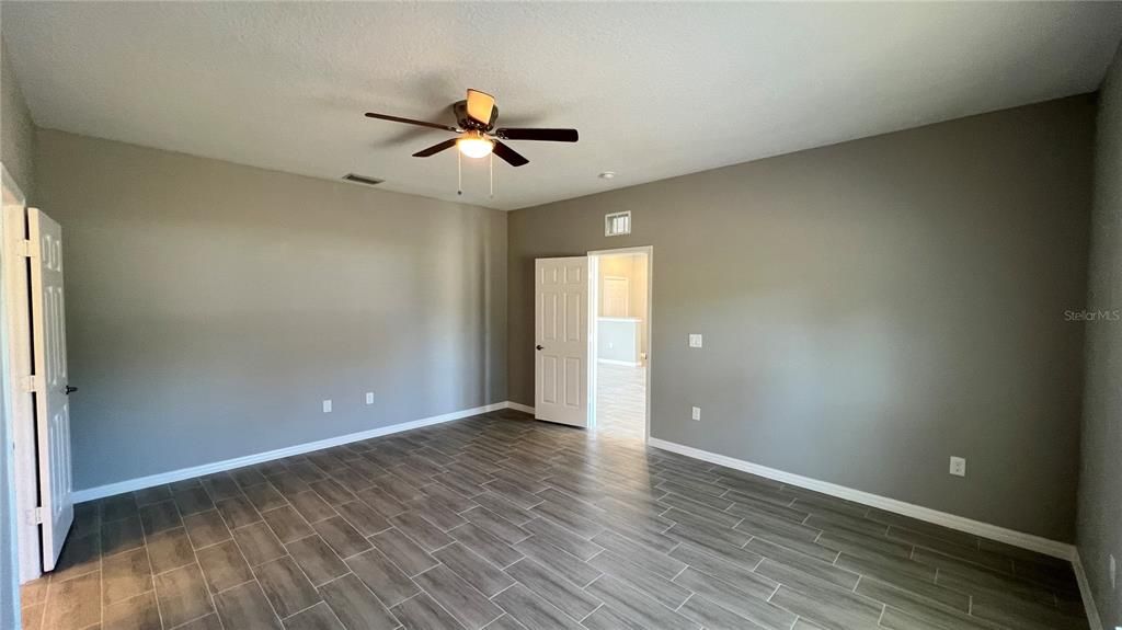 Recently Rented: $1,949 (3 beds, 2 baths, 1475 Square Feet)