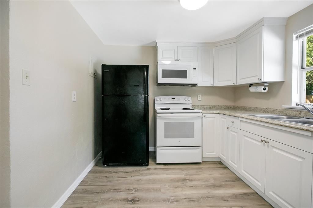 For Sale: $260,000 (2 beds, 1 baths, 1106 Square Feet)