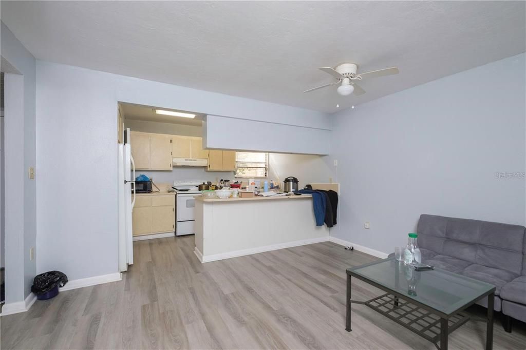 For Rent: $1,149 (1 beds, 1 baths, 876 Square Feet)