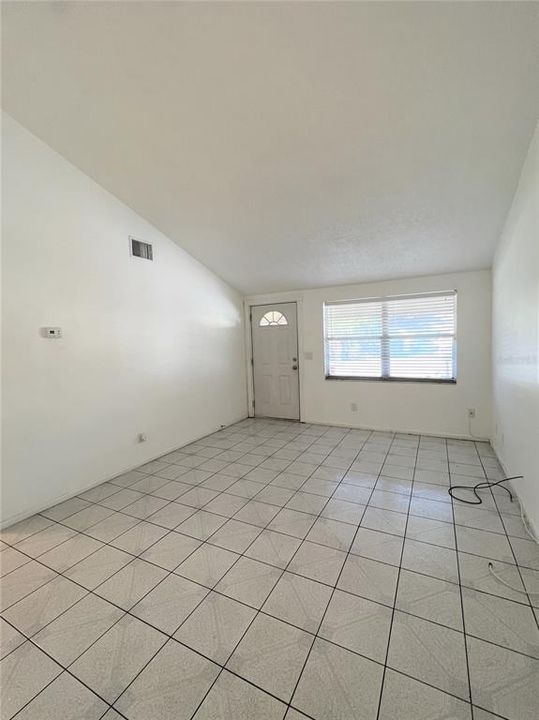 Recently Rented: $1,600 (2 beds, 1 baths, 868 Square Feet)