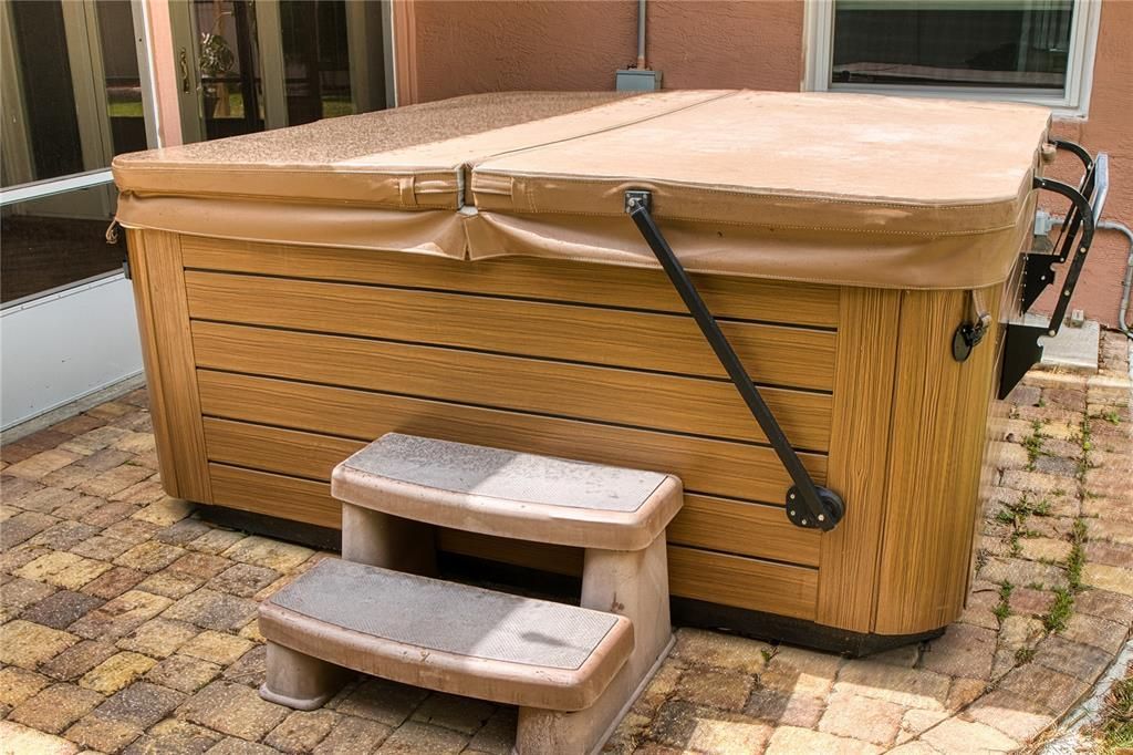 Enjoy luxury and relaxation with the high-end quality Jacuzzi jet tub, complete with a cover included for maintenance ease and added durability.