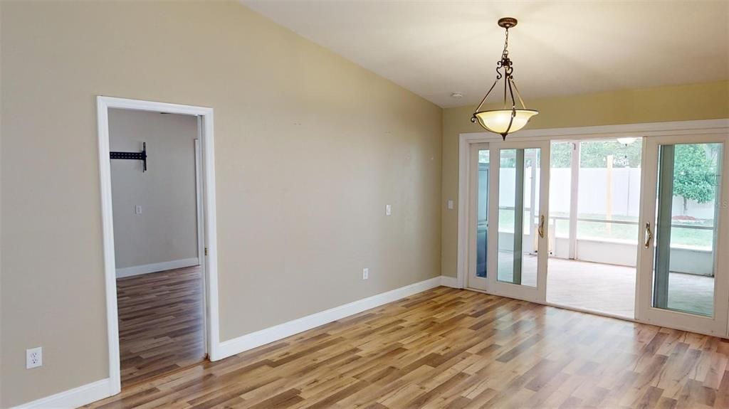 Active With Contract: $334,900 (3 beds, 2 baths, 1754 Square Feet)