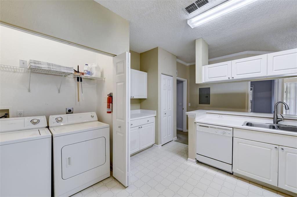For Sale: $264,900 (3 beds, 2 baths, 1371 Square Feet)