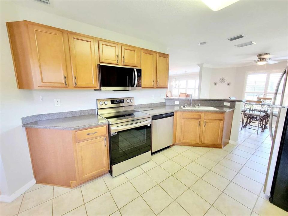 For Rent: $2,000 (2 beds, 2 baths, 1676 Square Feet)