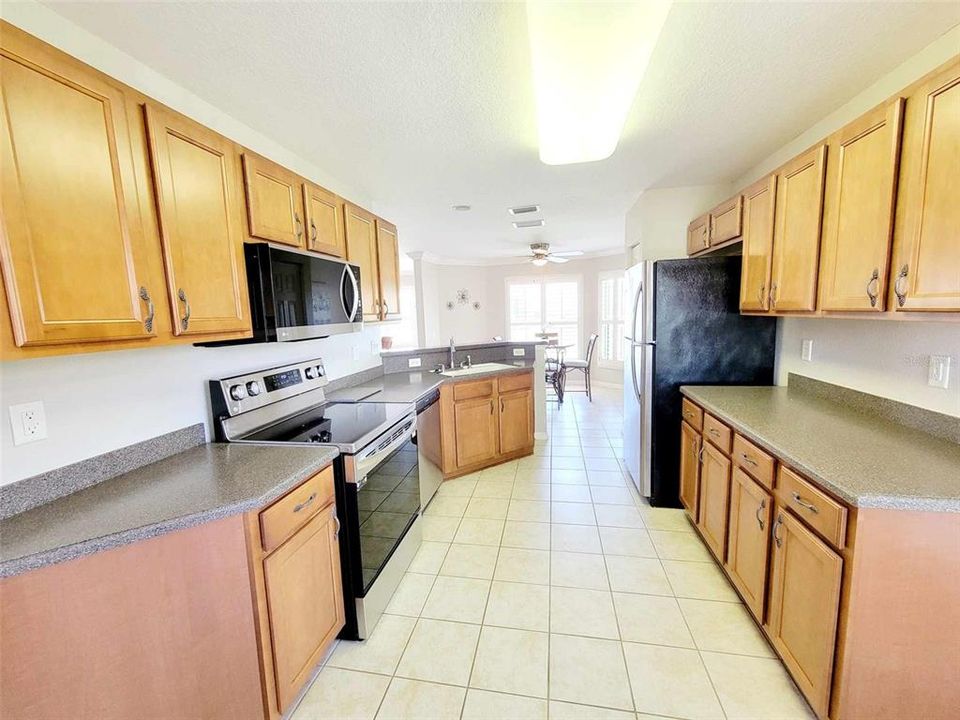 For Rent: $2,200 (2 beds, 2 baths, 1676 Square Feet)