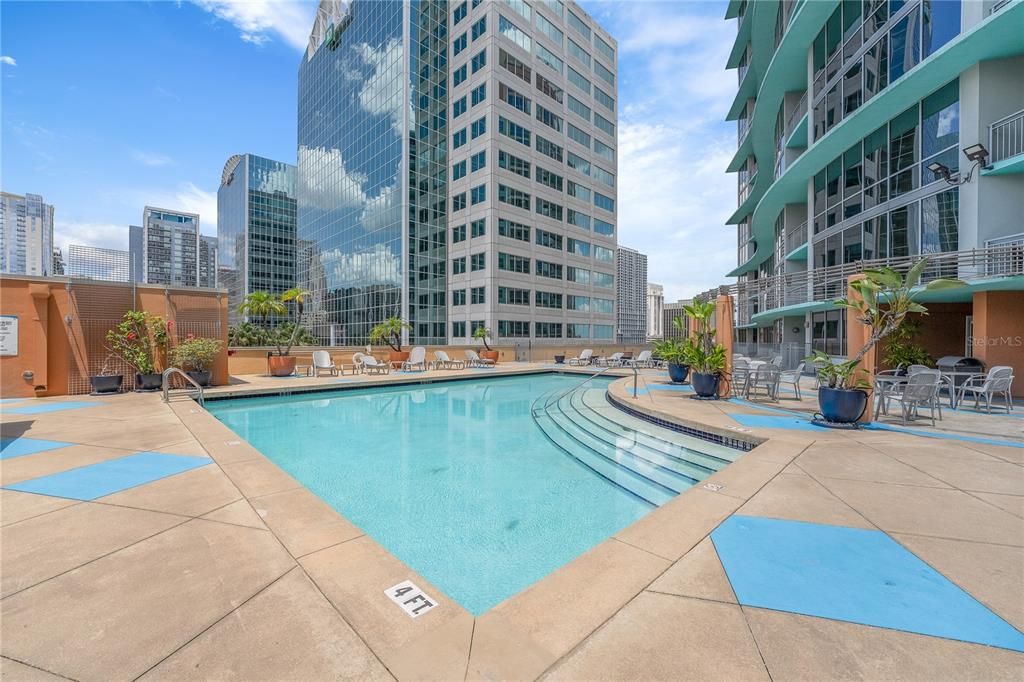 For Sale: $350,000 (1 beds, 1 baths, 797 Square Feet)