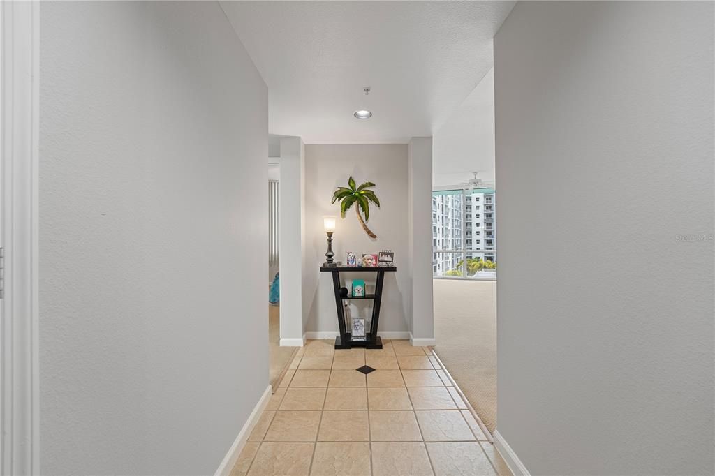 For Sale: $350,000 (1 beds, 1 baths, 797 Square Feet)