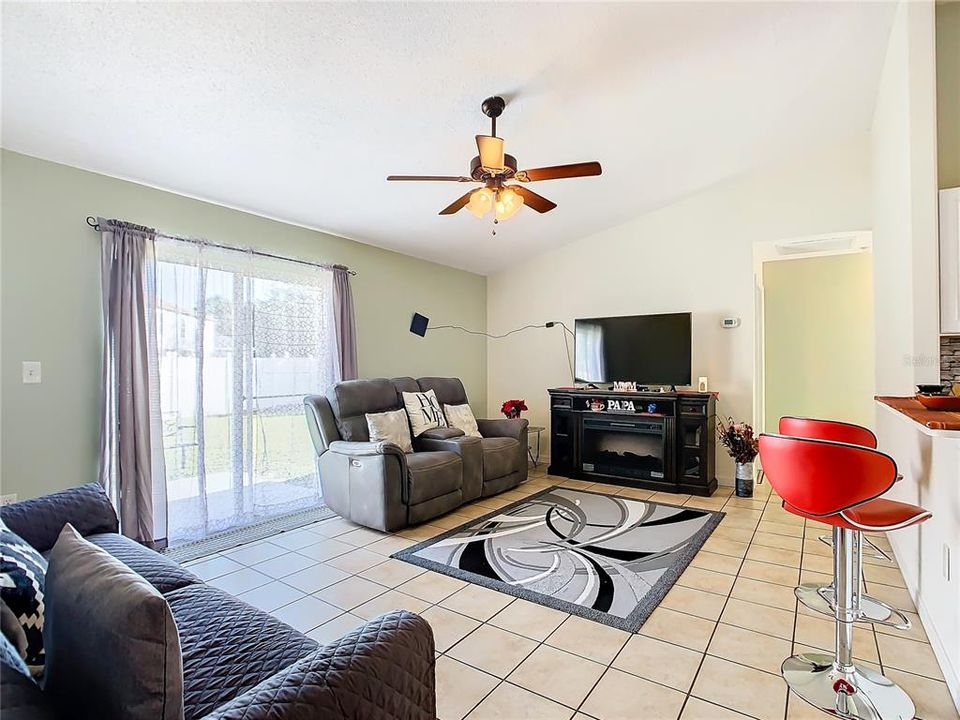 For Sale: $288,990 (3 beds, 2 baths, 1464 Square Feet)