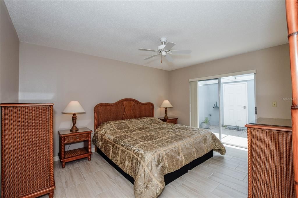 For Sale: $329,000 (2 beds, 2 baths, 1365 Square Feet)