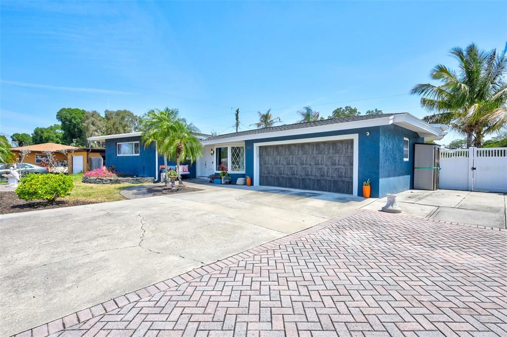 For Sale: $624,900 (4 beds, 2 baths, 1905 Square Feet)