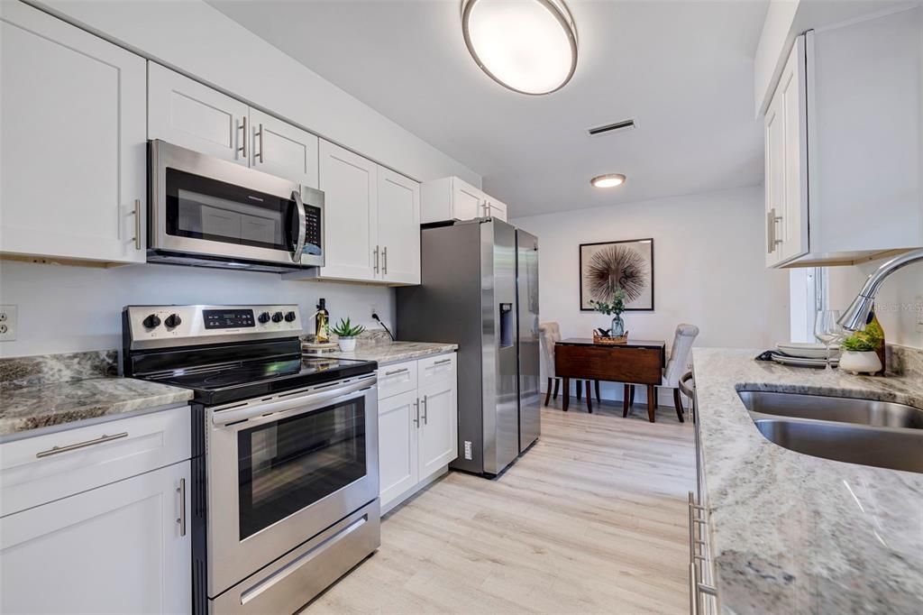 Active With Contract: $349,000 (2 beds, 1 baths, 989 Square Feet)