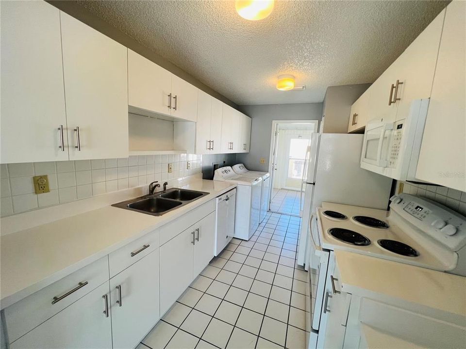 Active With Contract: $1,700 (3 beds, 2 baths, 1073 Square Feet)