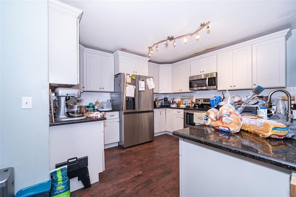 For Sale: $174,990 (3 beds, 2 baths, 2112 Square Feet)