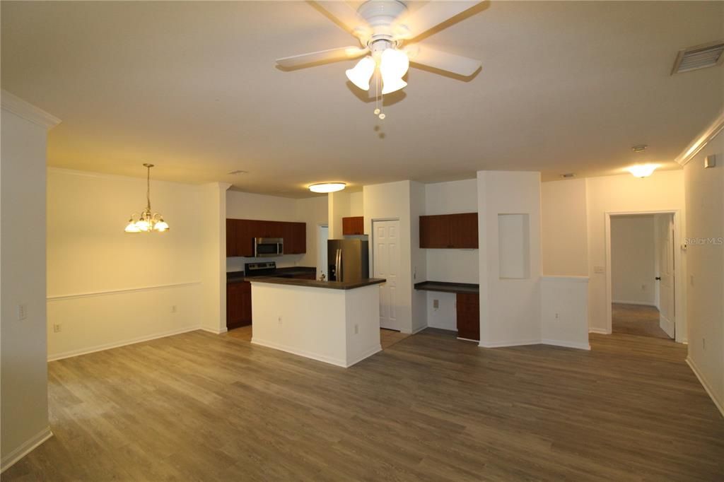 Active With Contract: $2,000 (3 beds, 2 baths, 1460 Square Feet)