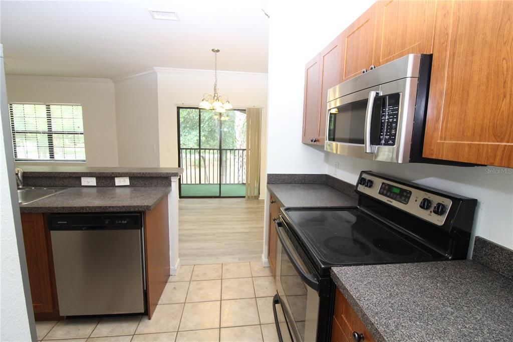 Active With Contract: $2,000 (3 beds, 2 baths, 1460 Square Feet)