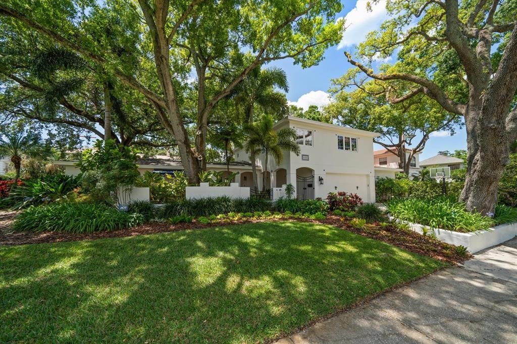 Welcome to 4306 W. Swann Avenue in the heart of Beach Park!