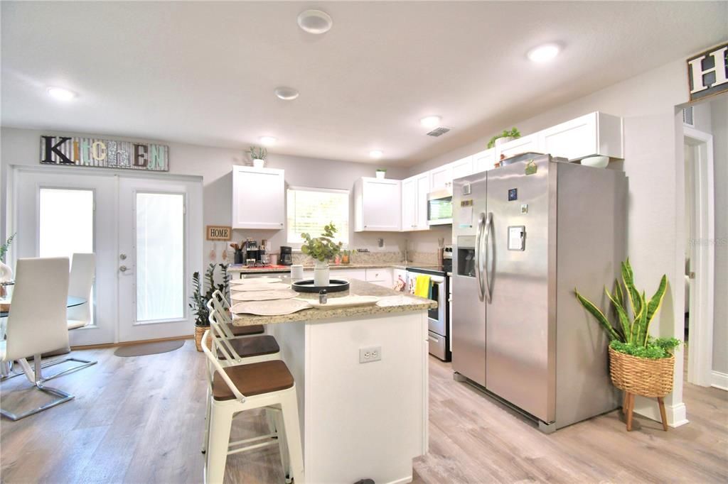 For Sale: $273,000 (3 beds, 2 baths, 1095 Square Feet)