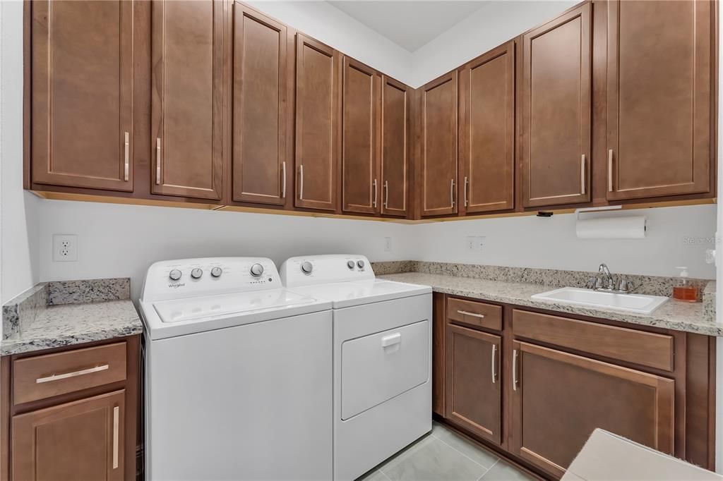 For Sale: $400,000 (2 beds, 2 baths, 1624 Square Feet)