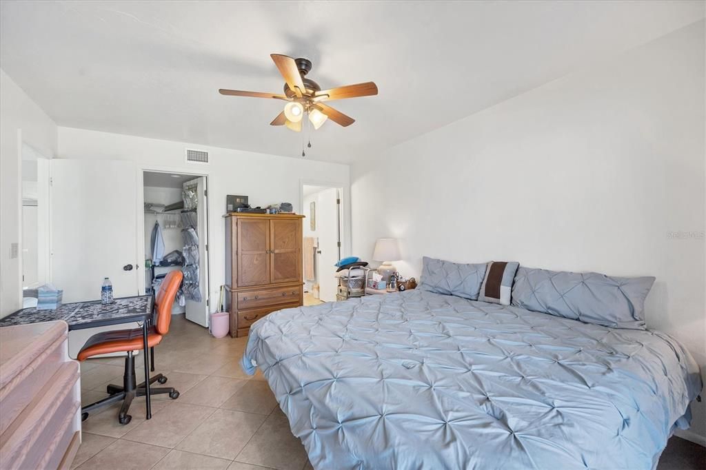 For Sale: $245,000 (2 beds, 2 baths, 1092 Square Feet)