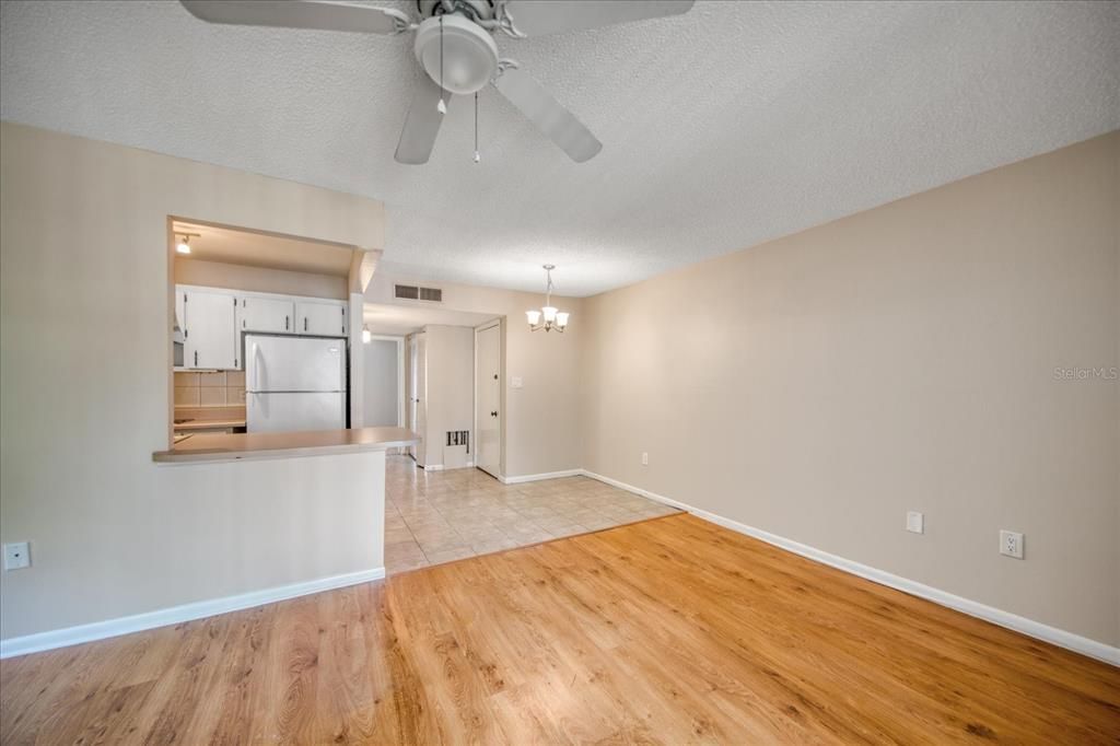 For Sale: $129,000 (1 beds, 1 baths, 747 Square Feet)