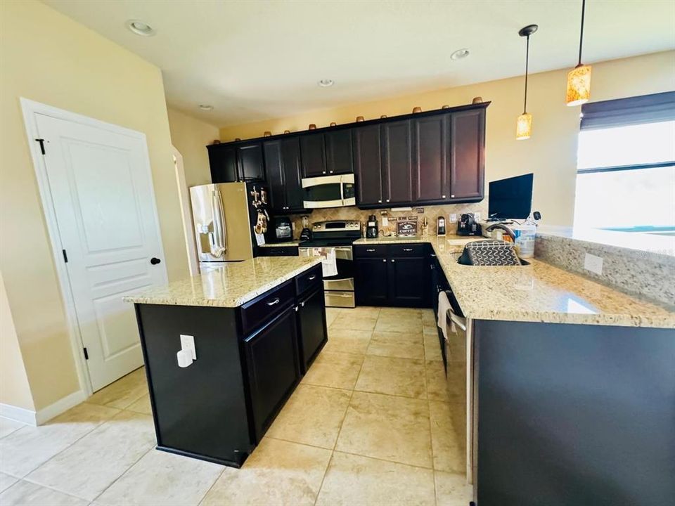 For Sale: $399,990 (4 beds, 2 baths, 2161 Square Feet)