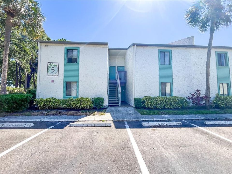 Active With Contract: $1,200 (1 beds, 1 baths, 740 Square Feet)