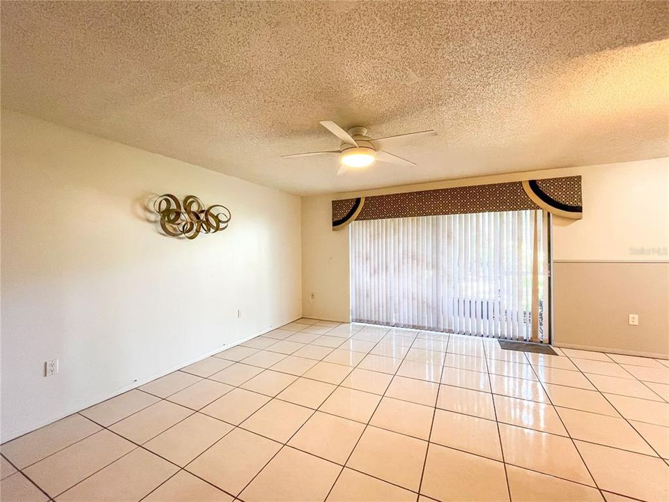 Active With Contract: $1,200 (1 beds, 1 baths, 740 Square Feet)