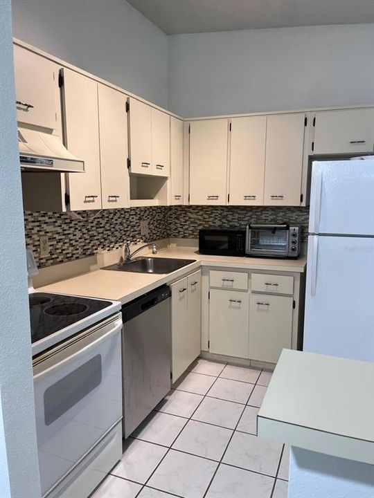 Recently Rented: $1,550 (2 beds, 1 baths, 825 Square Feet)