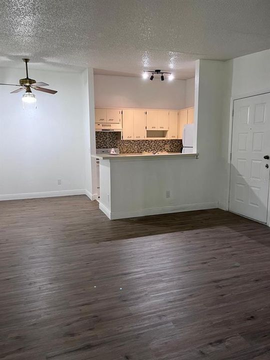Recently Rented: $1,550 (2 beds, 1 baths, 825 Square Feet)