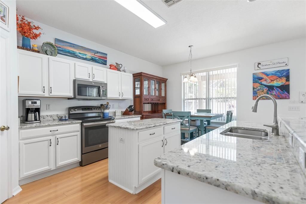 For Sale: $479,900 (3 beds, 2 baths, 1903 Square Feet)