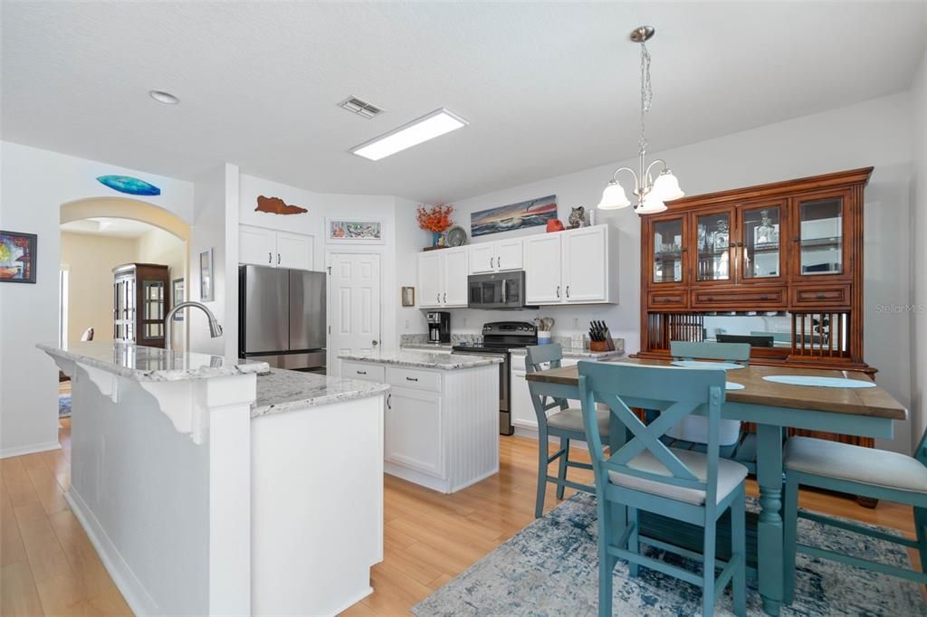 For Sale: $479,900 (3 beds, 2 baths, 1903 Square Feet)